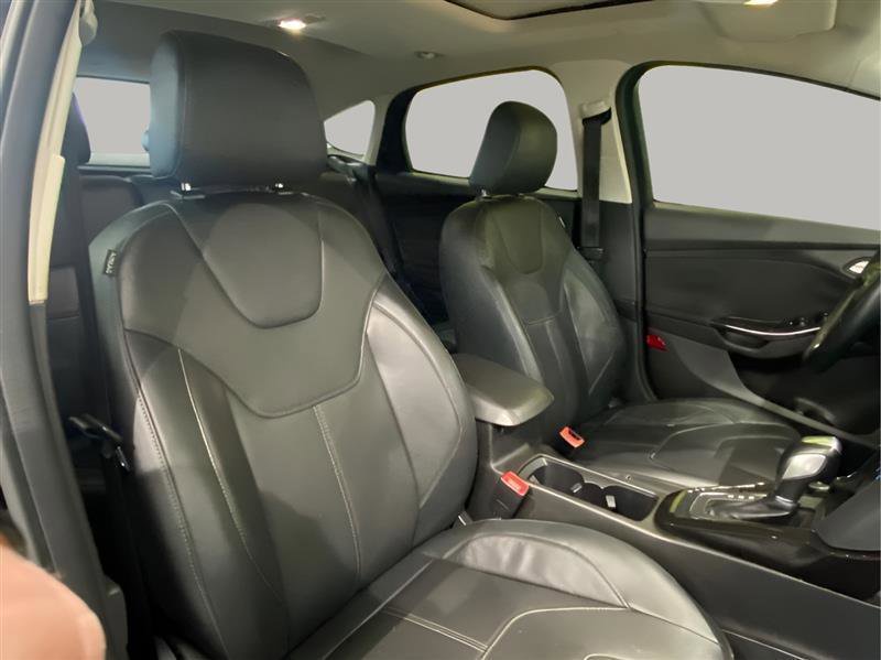 Used 2017 Ford Focus Titanium w/ Titanium Technology Package image 16