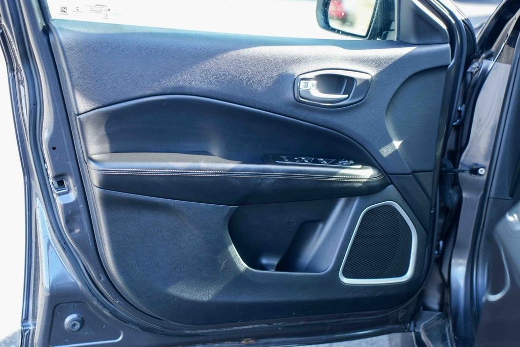 Used 2018 Jeep Compass Limited w/ Navigation Group AWD/4WD image 17