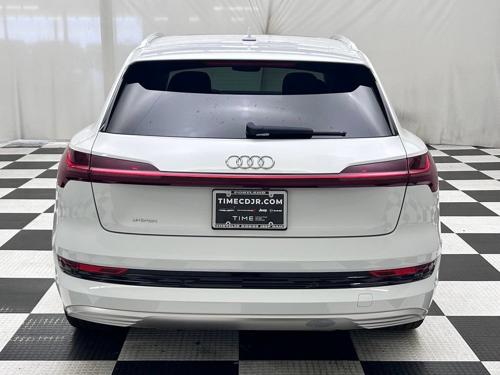 Used 2019 Audi e-tron Prestige w/ Prestige Package AWD/4WD image 6