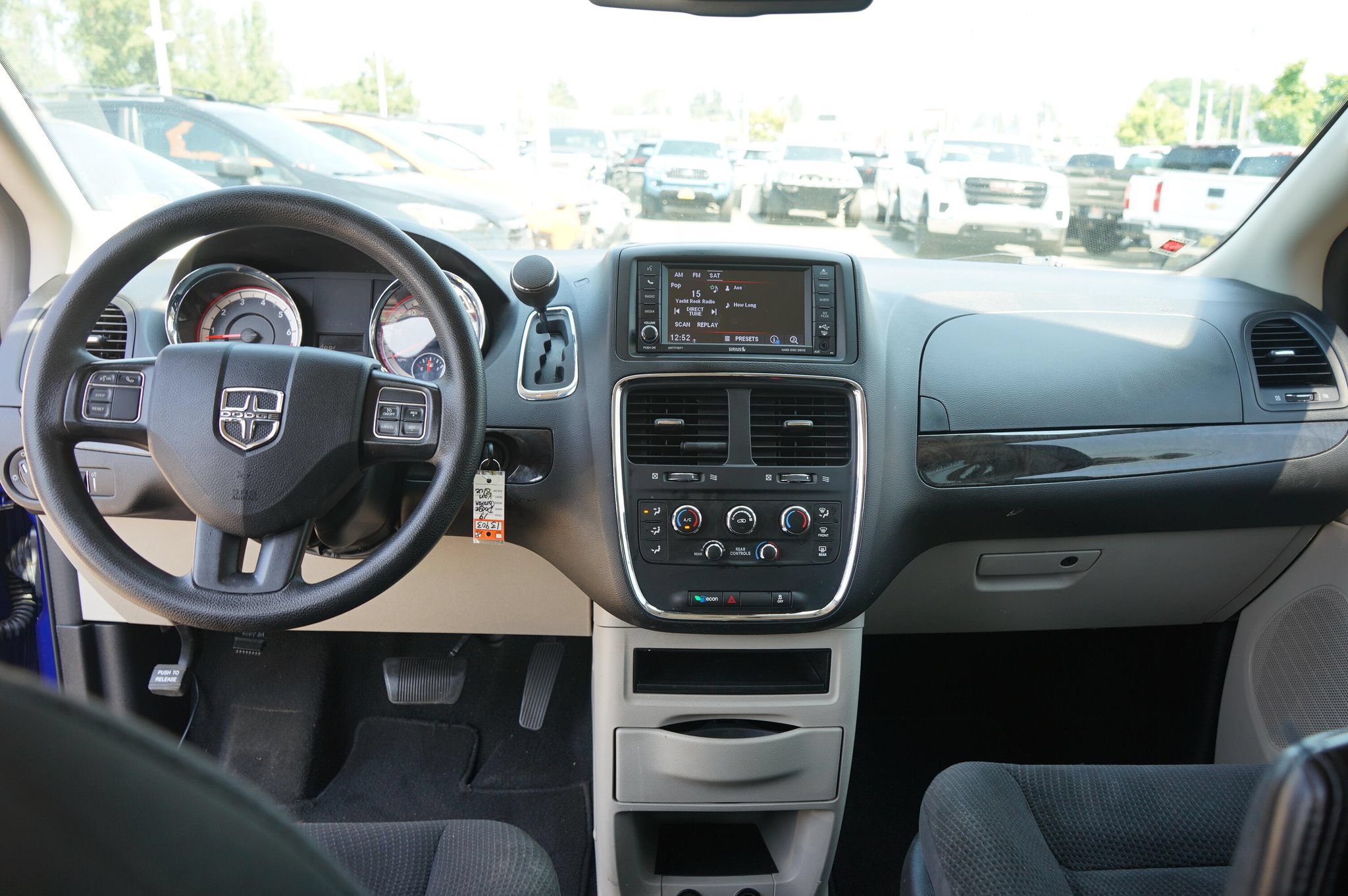 Used 2019 Dodge Grand Caravan SE w/ UConnect Hands-Free Group FWD image 15