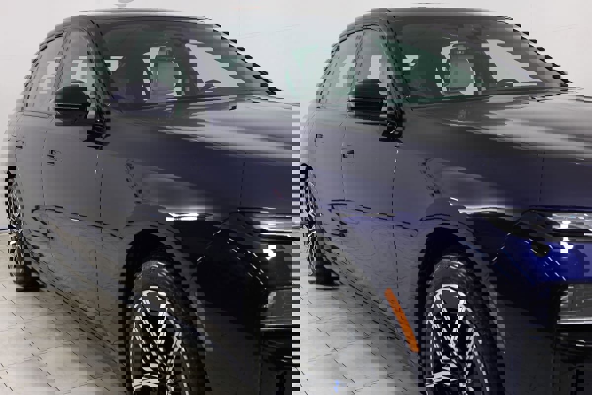 Used 2023 BMW 760i xDrive image 38