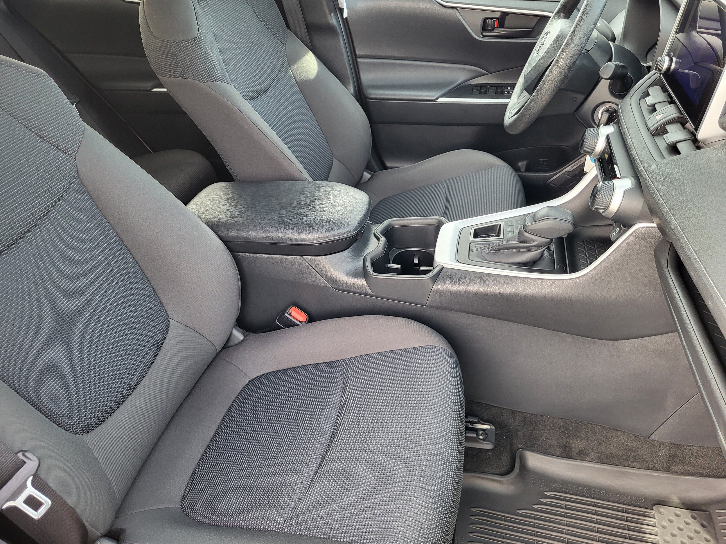 Used 2023 Toyota RAV4 LE AWD/4WD image 16