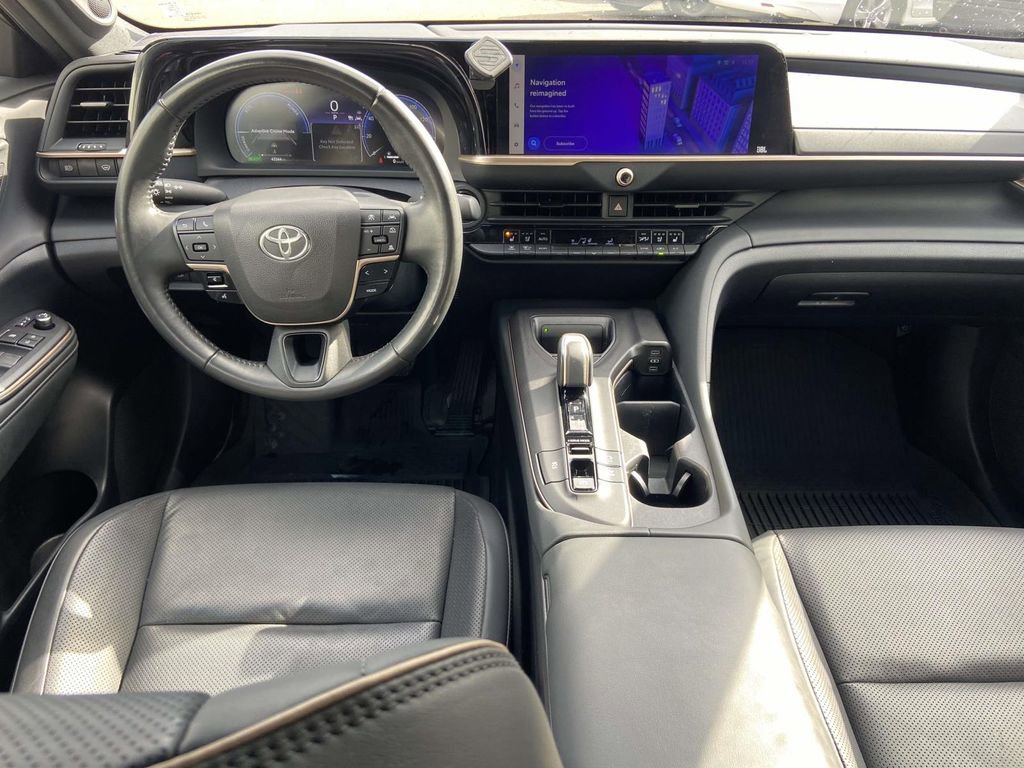 Used 2023 Toyota Crown Limited image 10