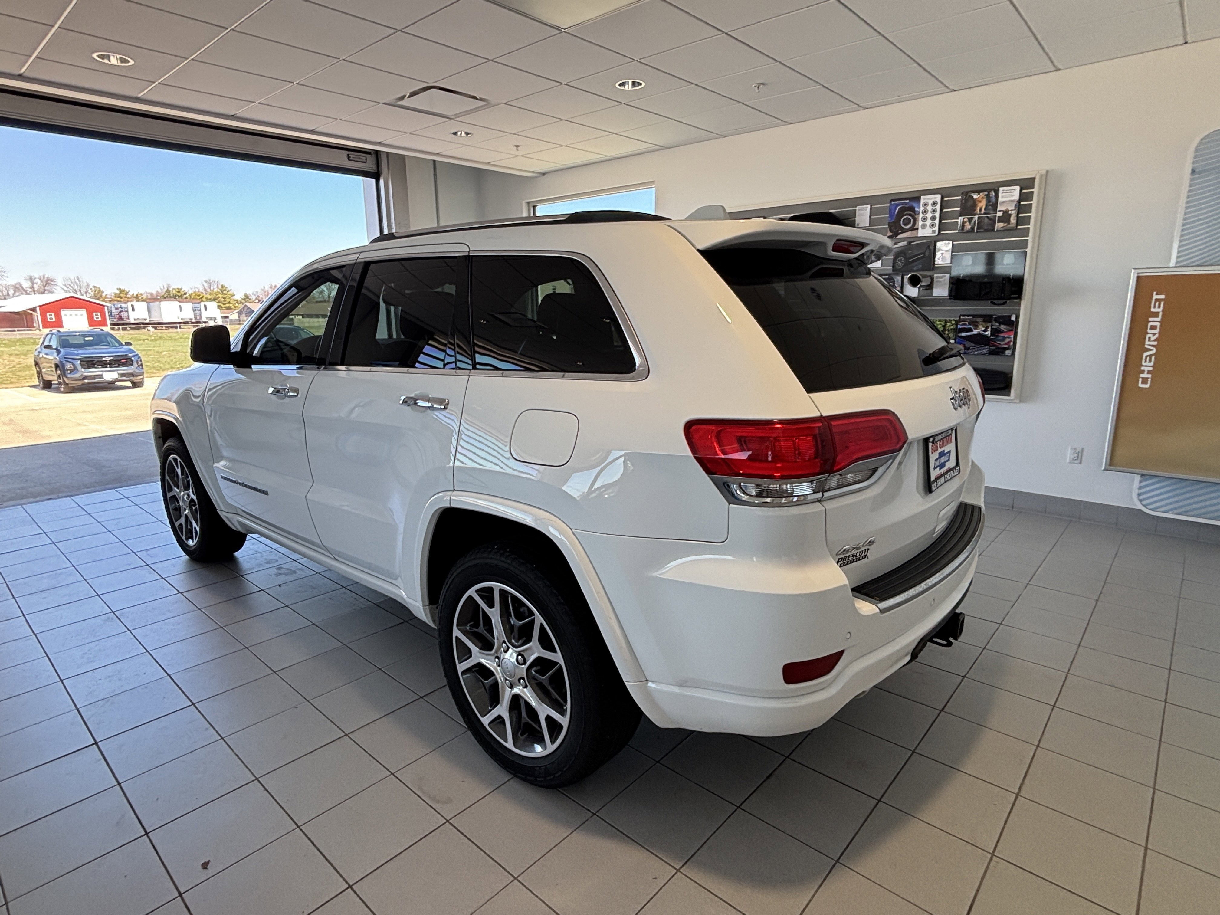 Used 2020 Jeep Grand Cherokee Overland image 3