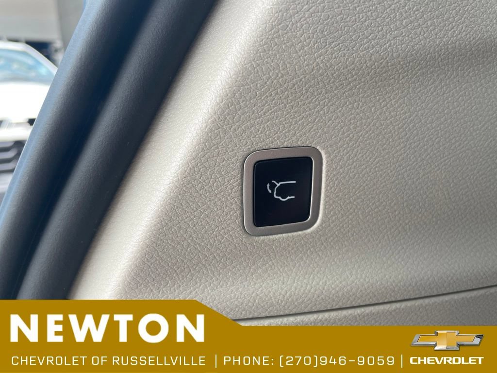 Used 2023 Chrysler Pacifica Touring-L FWD image 41