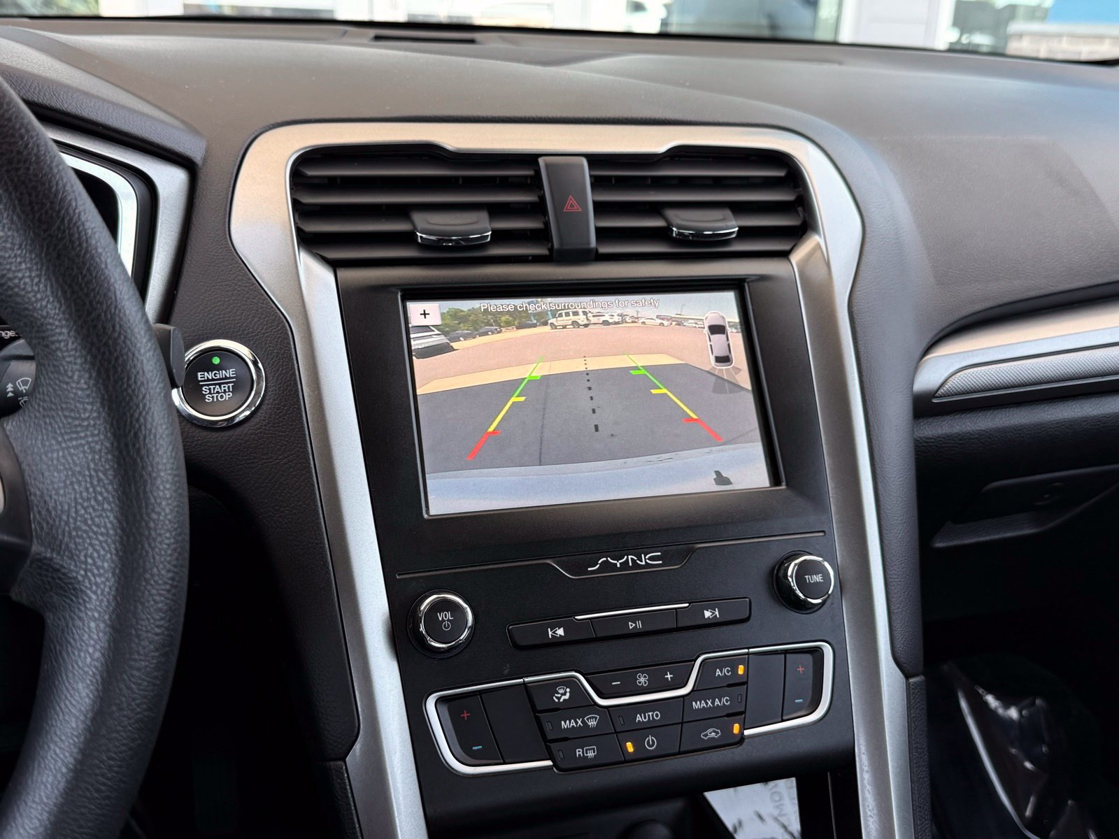 Used 2019 Ford Fusion SE FWD image 36