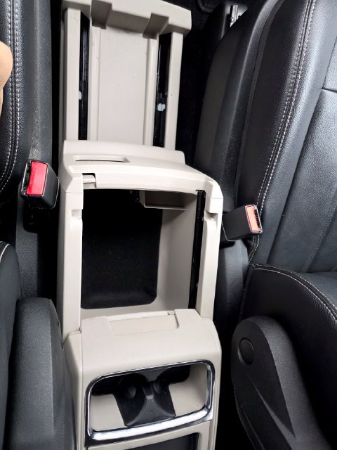Used 2014 Chrysler Town & Country Touring FWD image 40