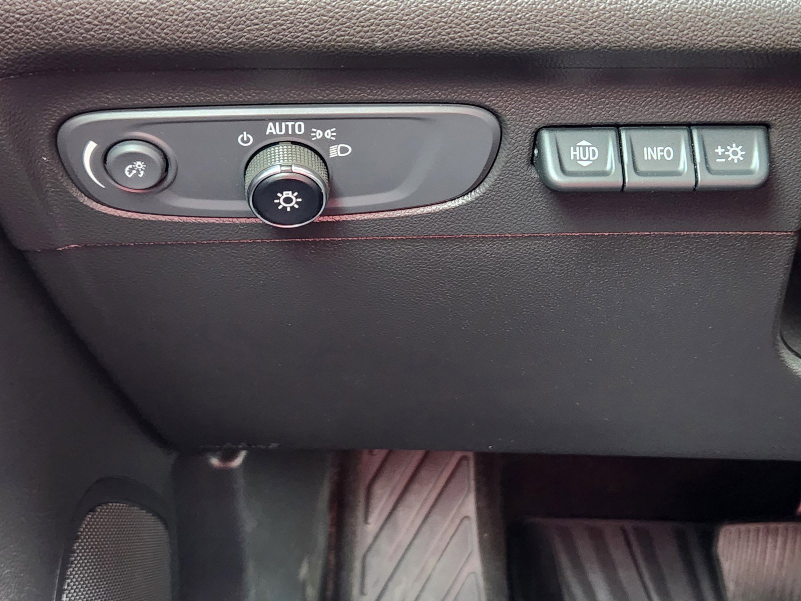Used 2021 Buick Envision Essence w/ Technology Package I FWD image 19