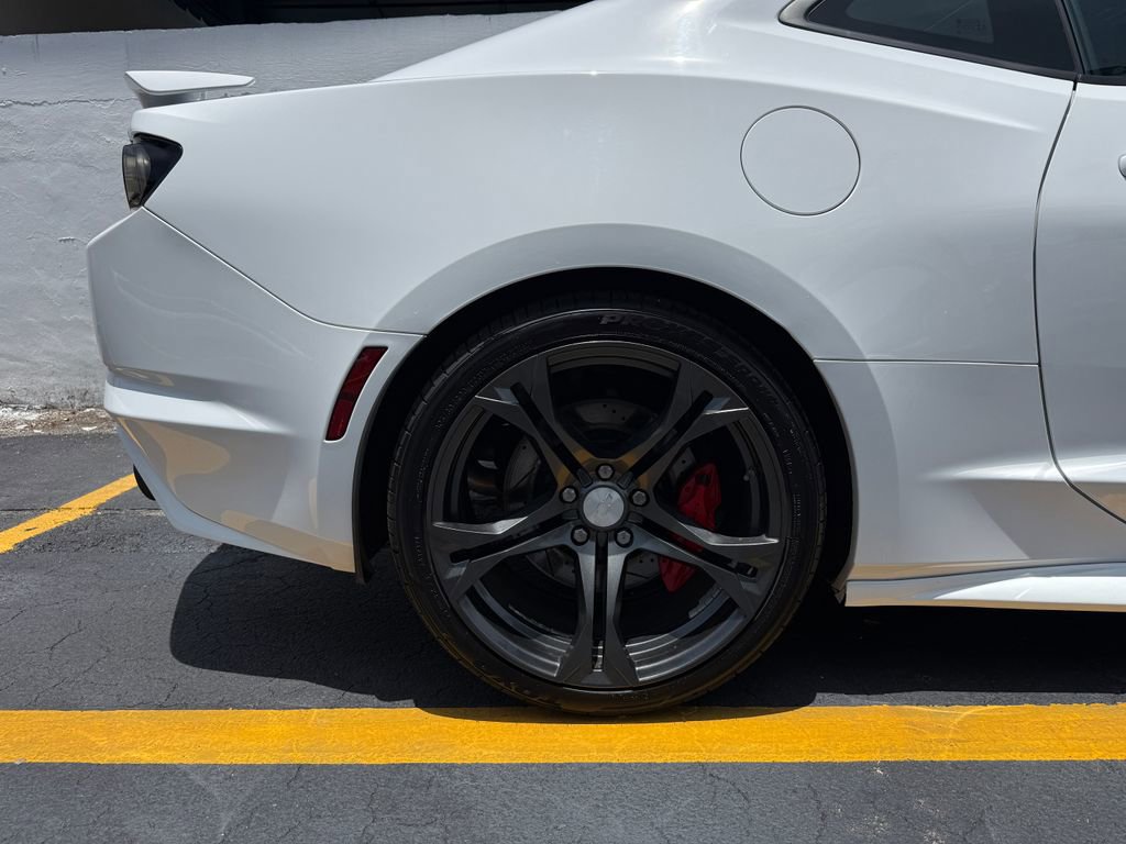 Used 2021 Chevrolet Camaro SS RWD image 11