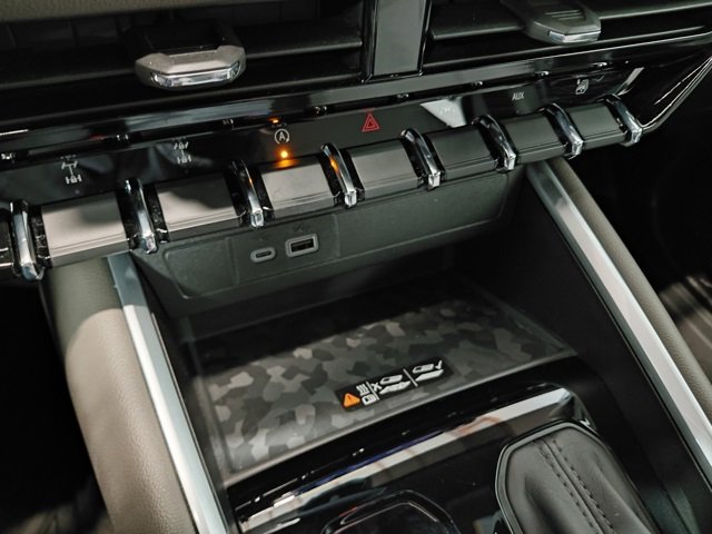 Certified 2024 Chevrolet Colorado ZR2 w/ ZR2 Convenience Package III image 36