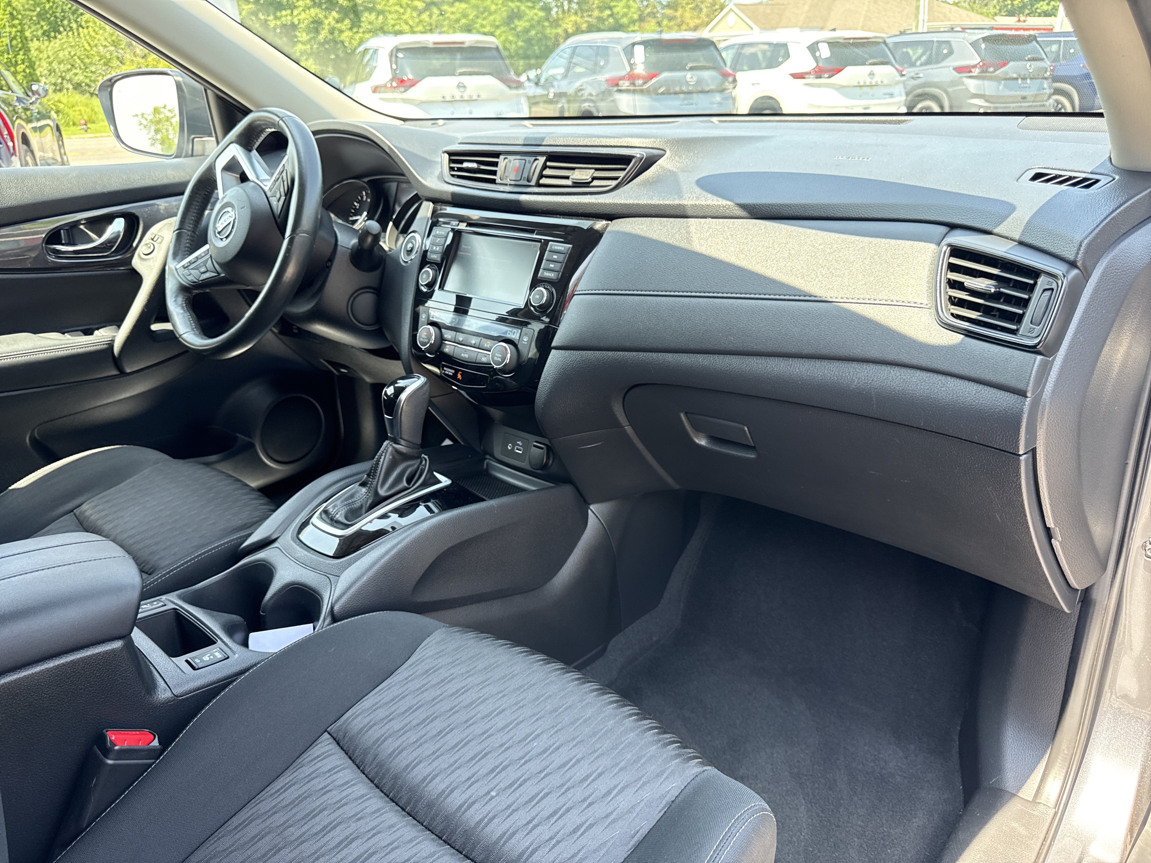 Used 2018 Nissan Rogue SV AWD/4WD image 14