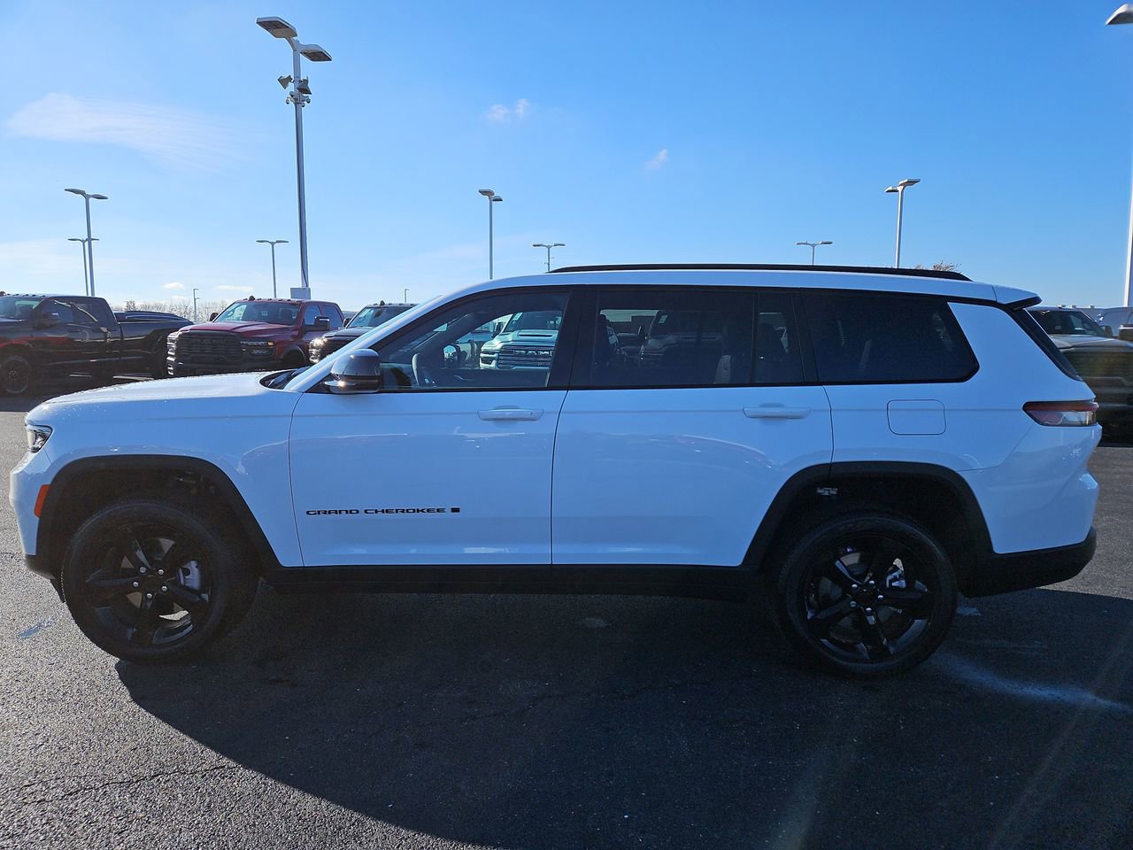 New 2025 Jeep Grand Cherokee L Altitude image 4