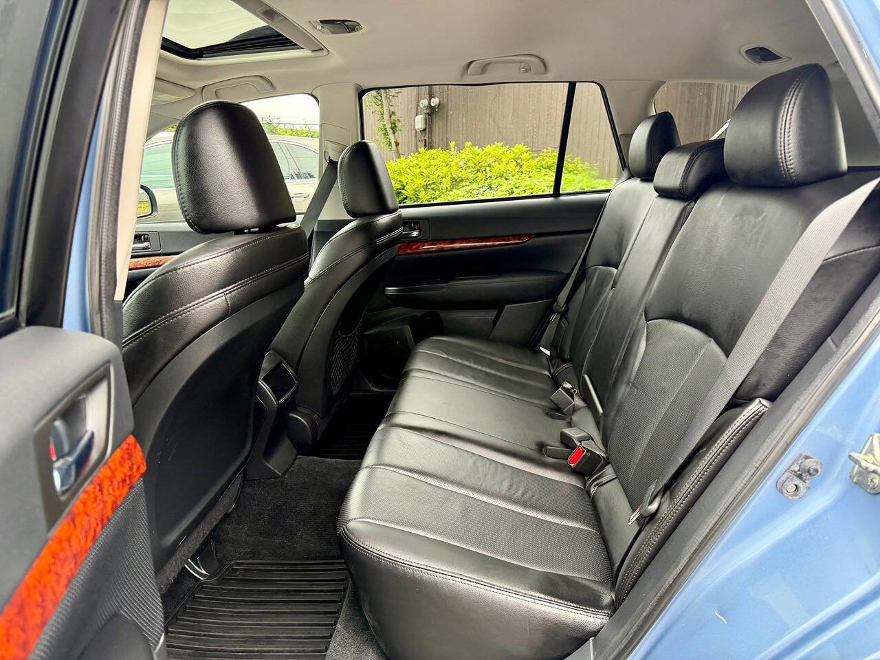 Used 2011 Subaru Outback 2.5i Limited w/ PWR Moonroof Pkg AWD/4WD image 11