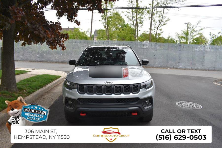 Used 2025 Jeep Compass Trailhawk AWD/4WD image 3