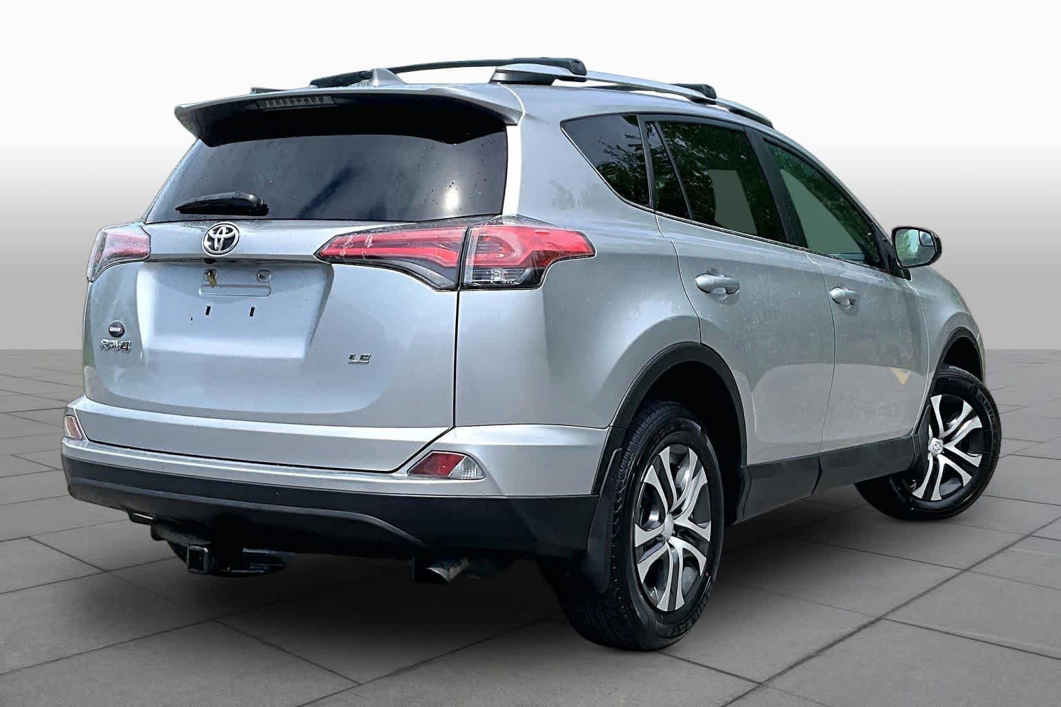 Used 2016 Toyota RAV4 LE FWD image 13