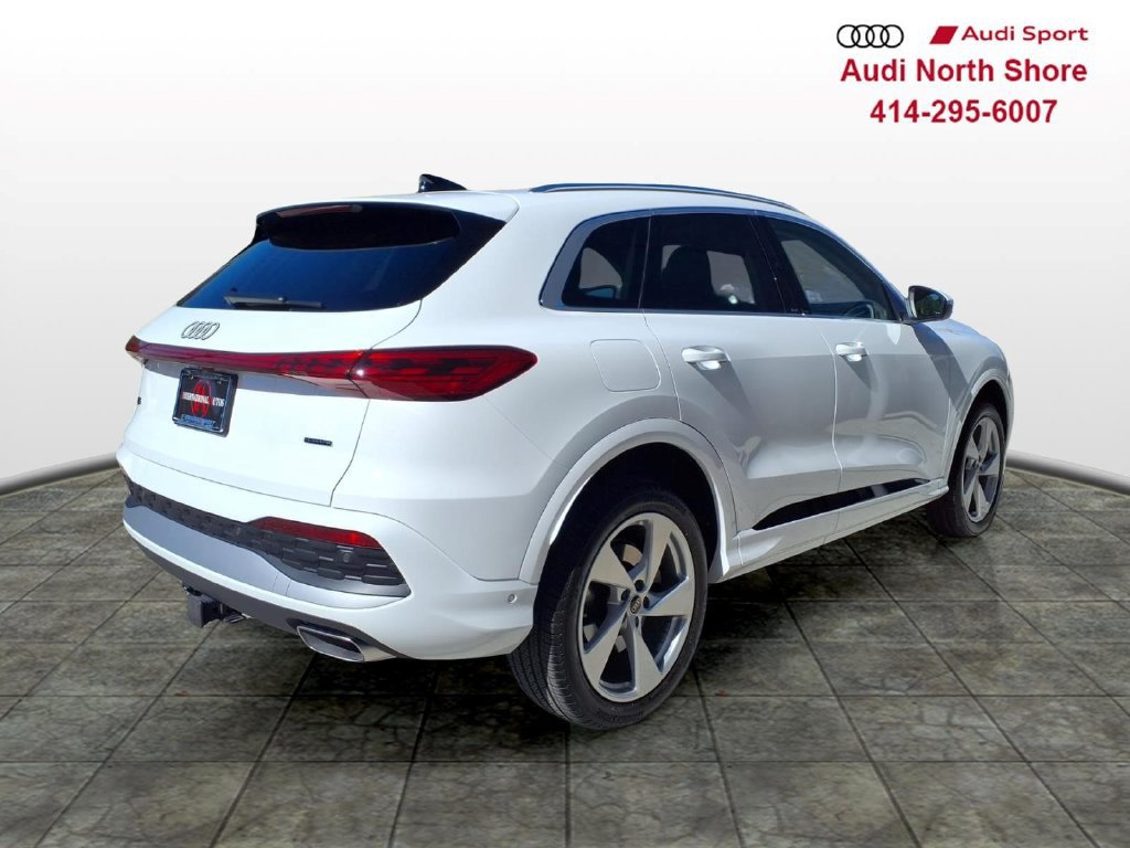Used 2025 Audi Q5 Premium Plus w/ Premium Plus AWD/4WD image 2