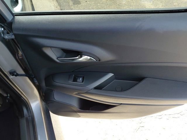 Used 2025 Chevrolet Trax LT image 27