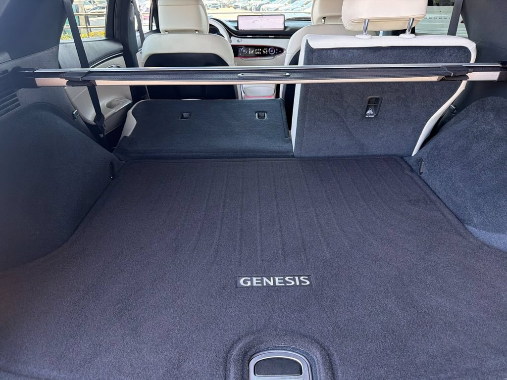 Used 2023 Genesis Electrified GV70 AWD/4WD image 16