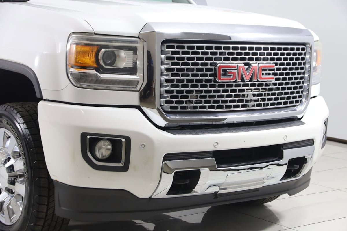 Used 2016 GMC Sierra 2500 Denali w/ Suspension Package, Off-Road AWD/4WD image 36