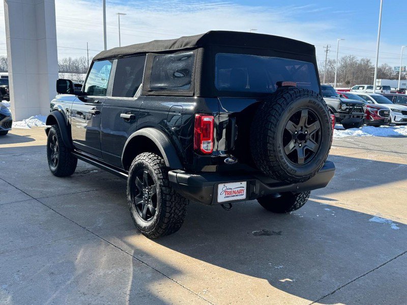Used 2022 Ford Bronco Black Diamond image 6