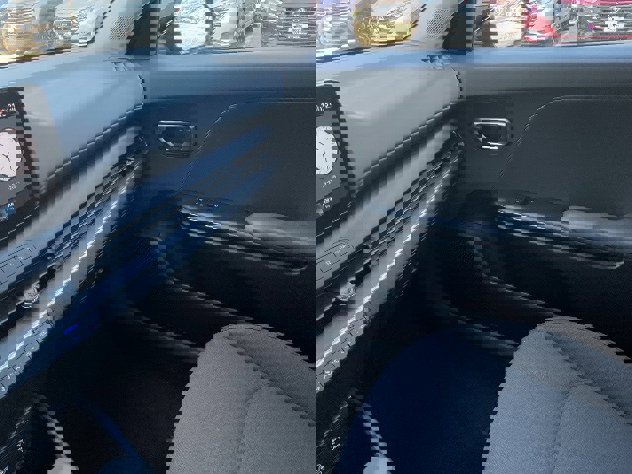 Used 2025 Kia K4 LXS image 36