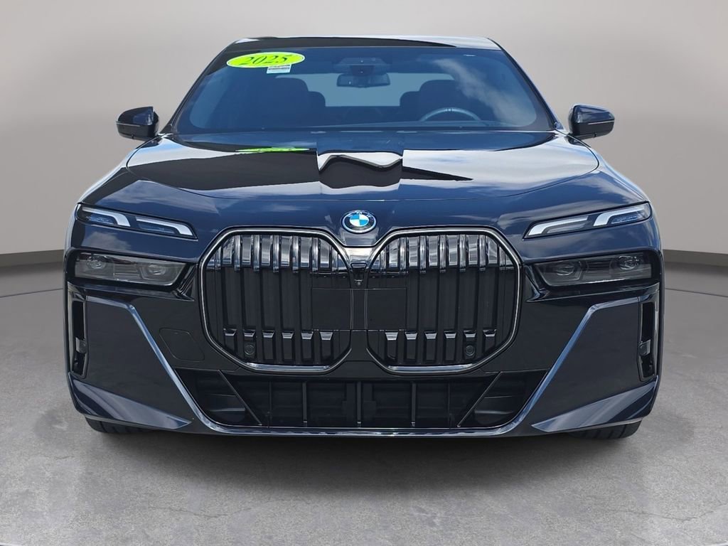 Used 2025 BMW i7 eDrive50 w/ M Sport Package image 3