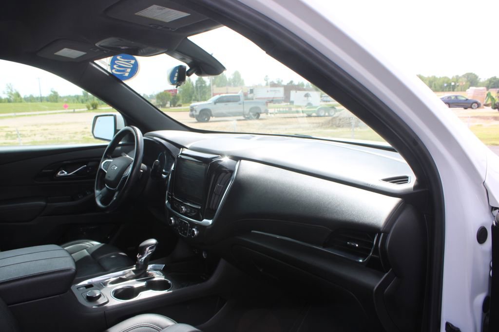 Used 2022 Chevrolet Traverse RS FWD image 28