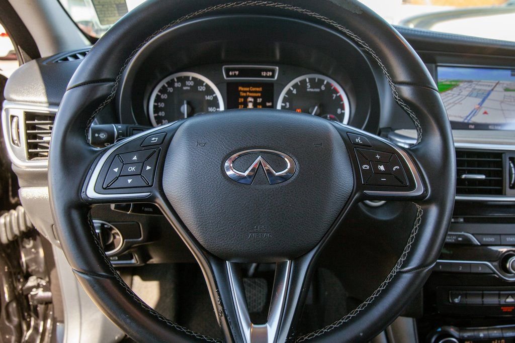 Used 2018 INFINITI QX30 Premium w/ Navigation Package image 17