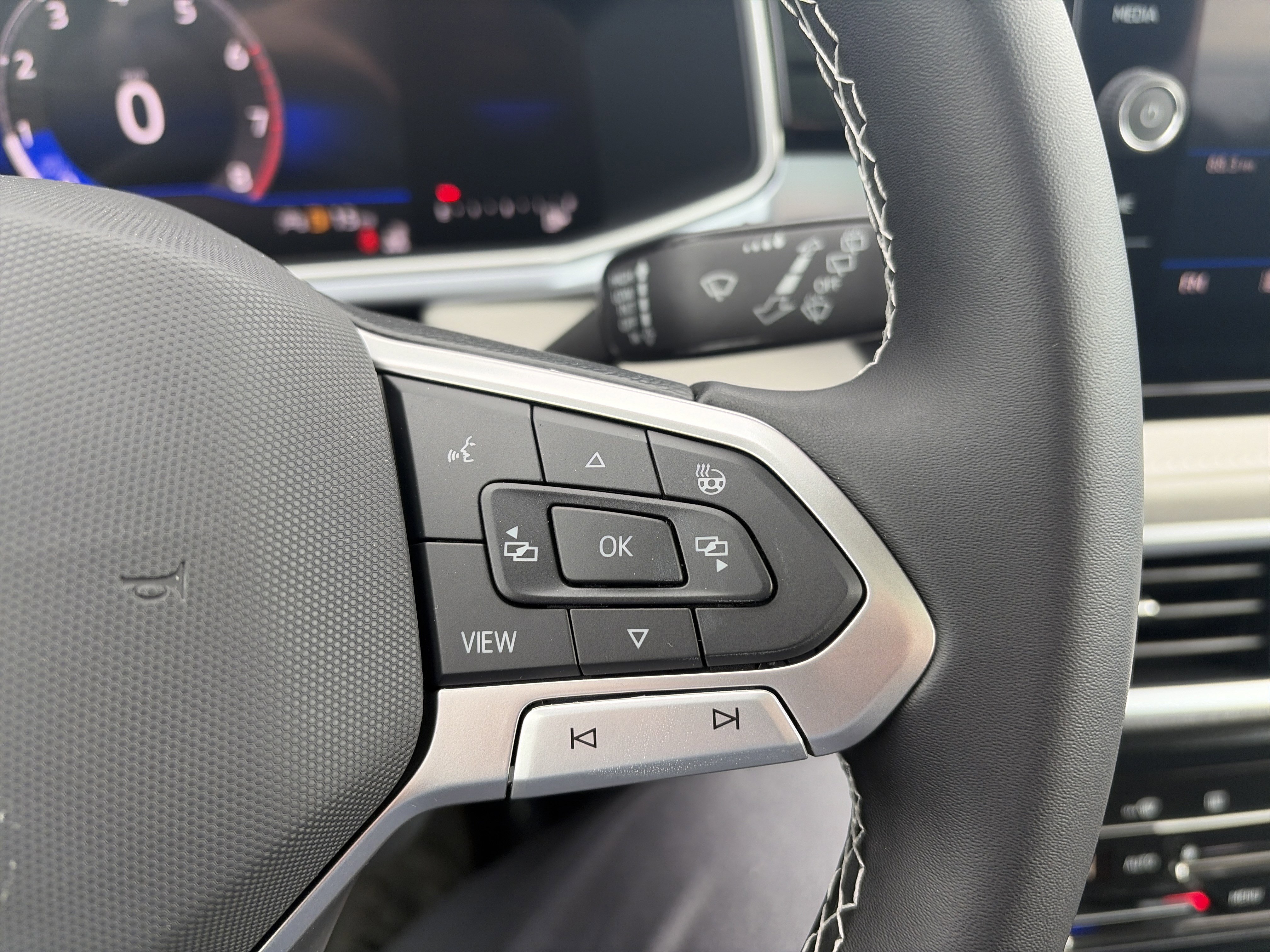 New 2026 Volkswagen Taos SE image 24