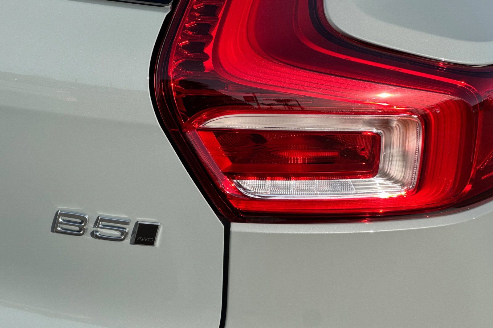 Used 2024 Volvo XC40 B5 Plus w/ Climate Package image 33