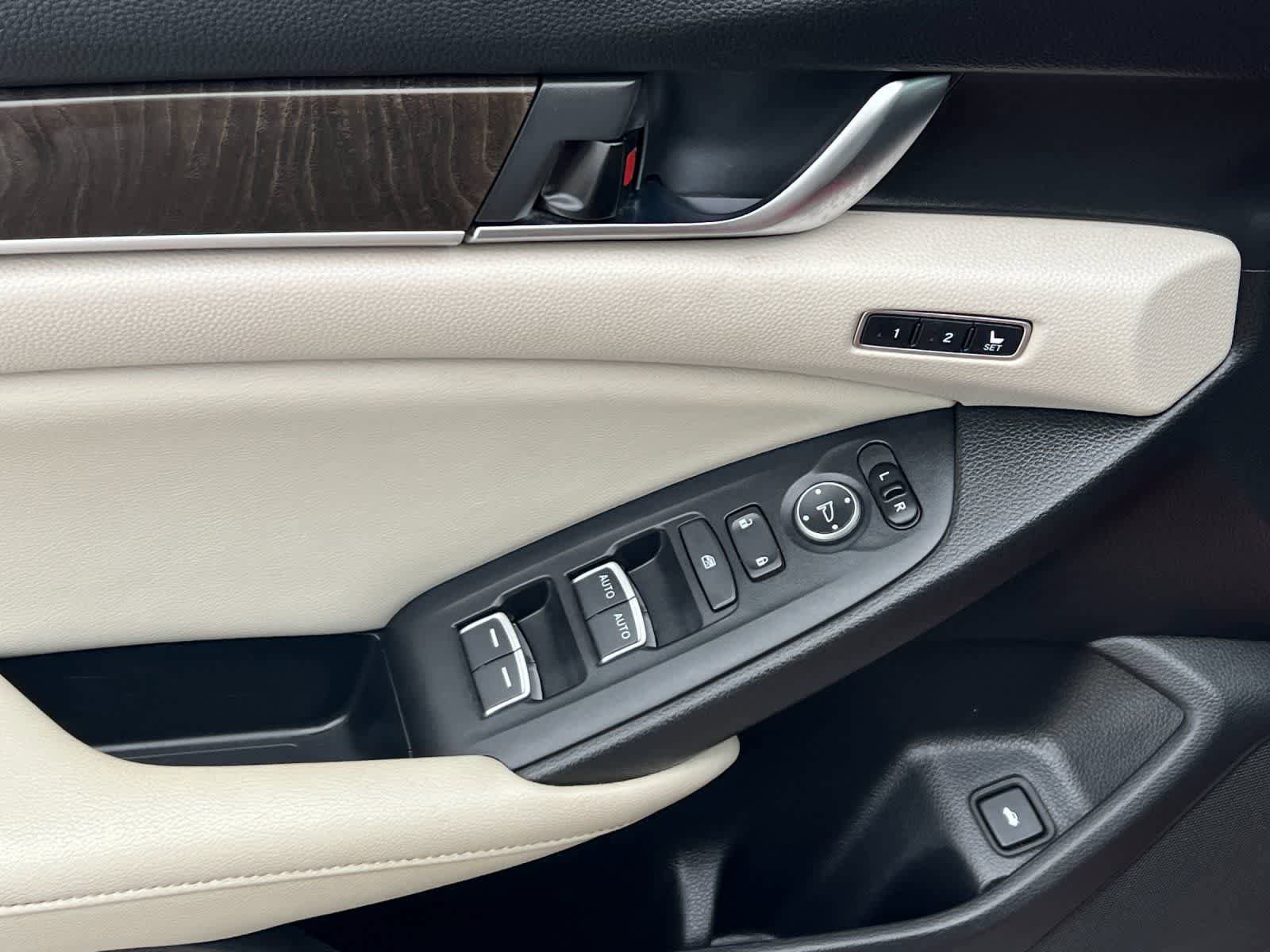 Used 2018 Honda Accord Touring image 13