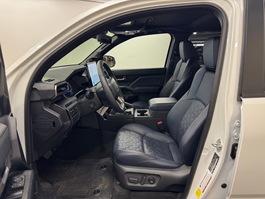 Used 2025 Toyota 4Runner Platinum AWD/4WD image 14