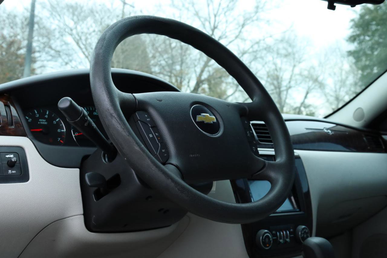 Used 2016 Chevrolet Impala LT w/ LT Sunroof Package FWD image 30