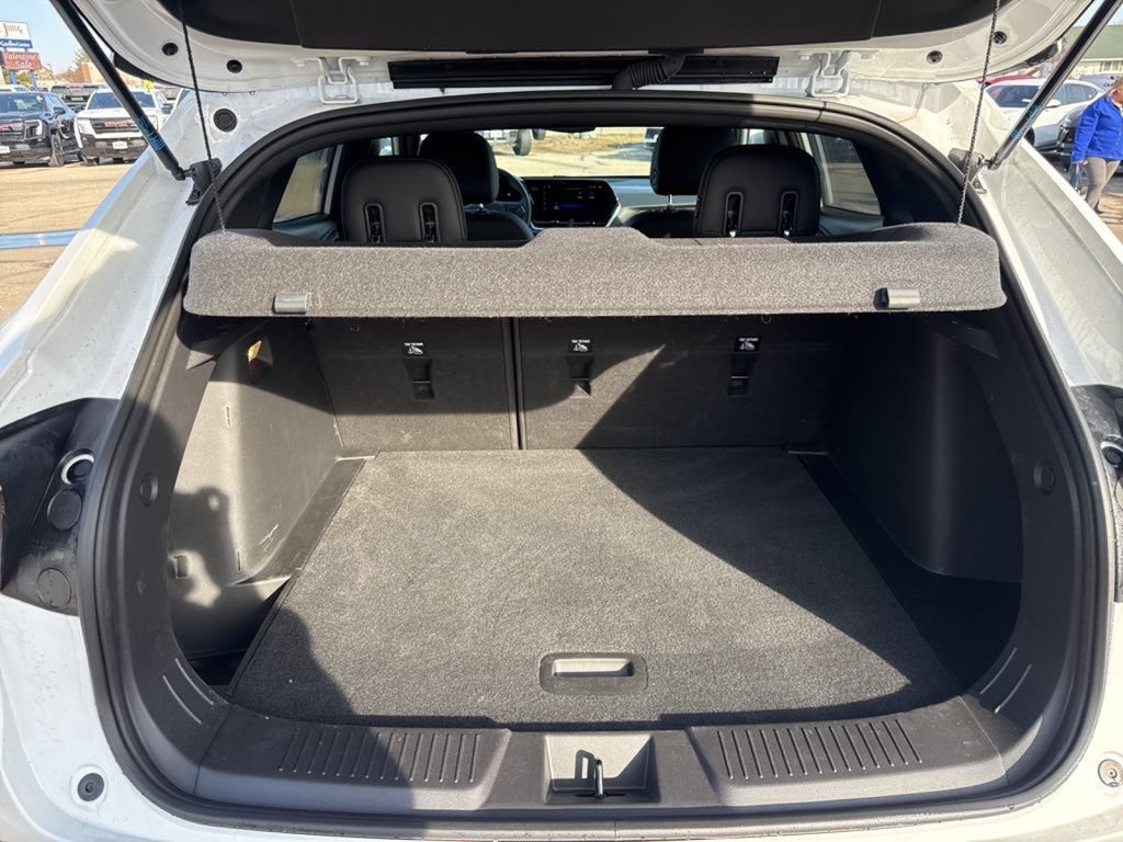 Used 2024 Chevrolet Trax RS w/ Sunroof Package FWD image 41