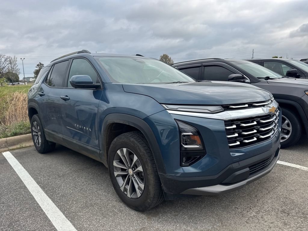 Used 2025 Chevrolet Equinox LT w/ Convenience Package II image 3