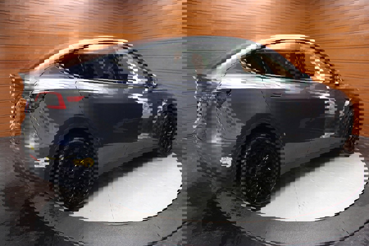 Used 2022 Tesla Model Y Long Range AWD/4WD image 17