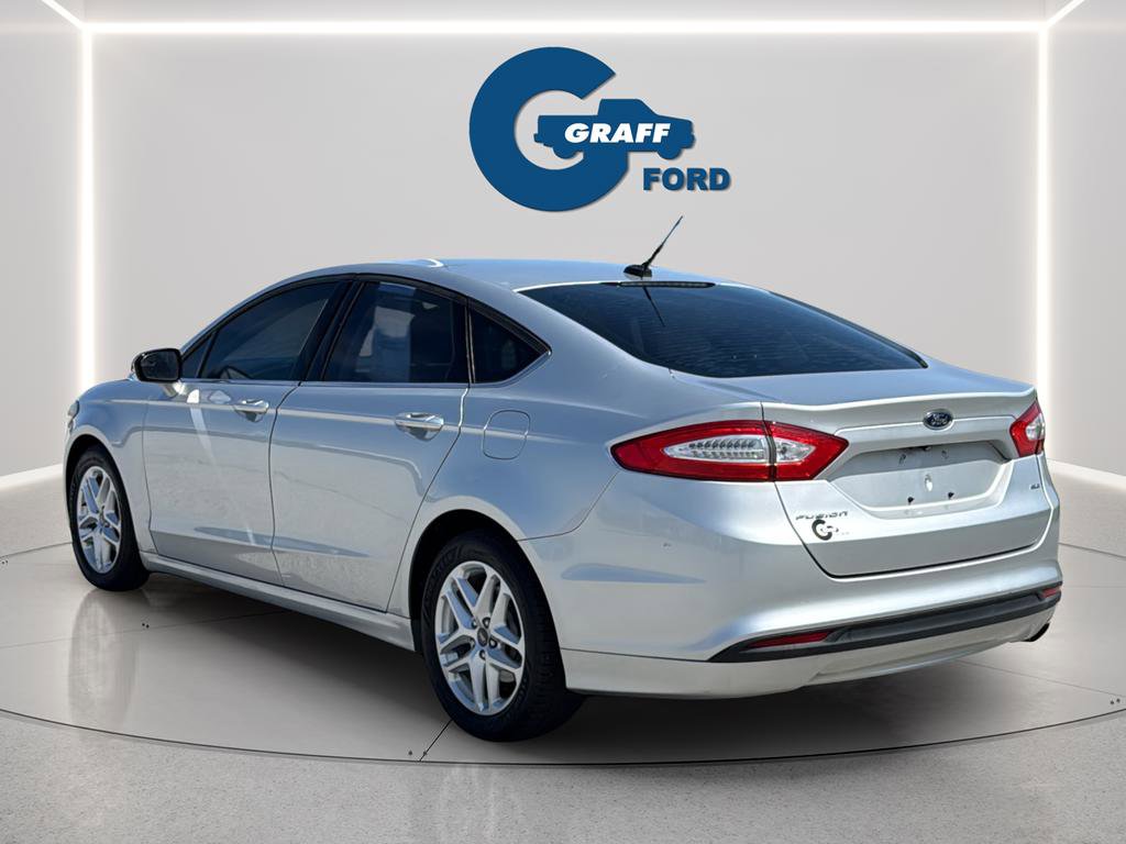 Used 2016 Ford Fusion SE FWD image 6