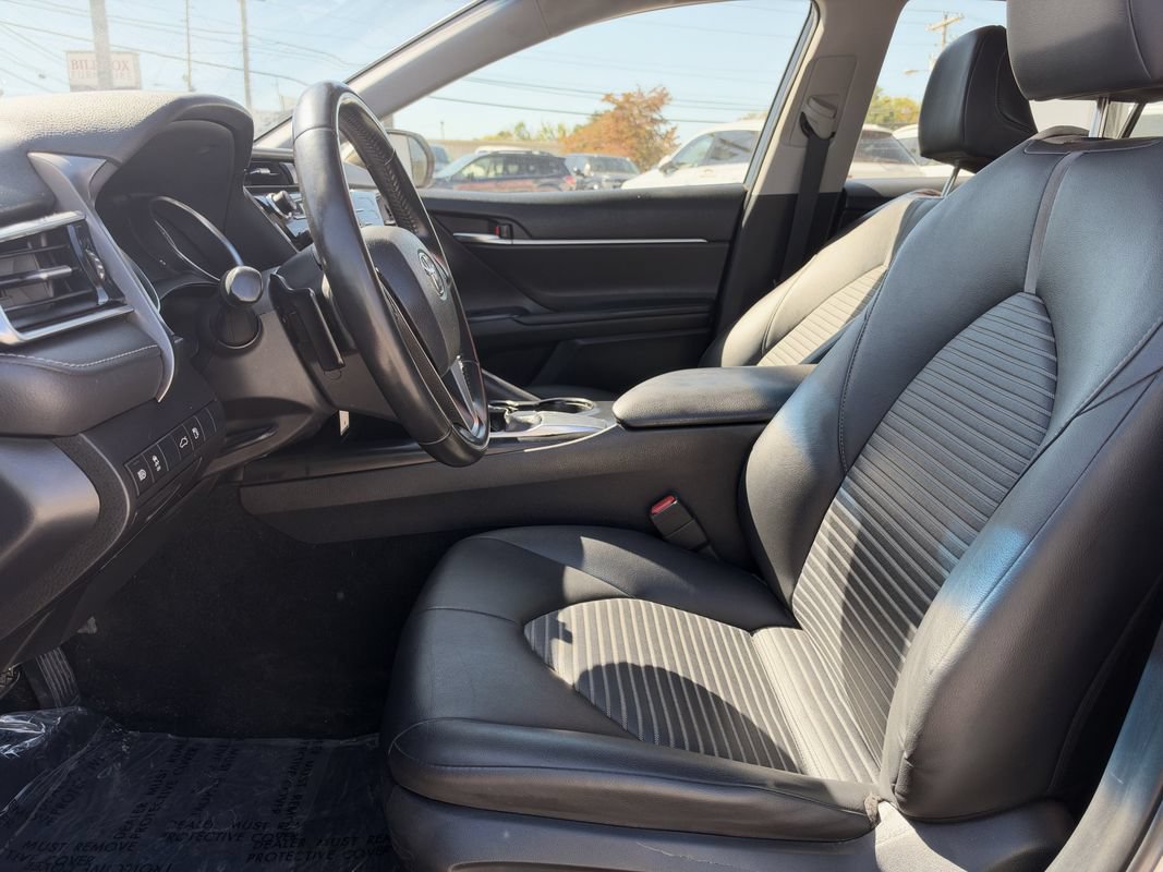 Used 2018 Toyota Camry SE w/ Moonroof Package FWD image 12