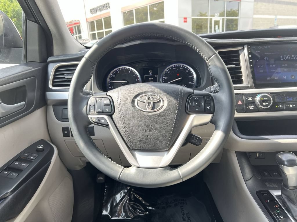 Used 2016 Toyota Highlander XLE AWD/4WD image 16