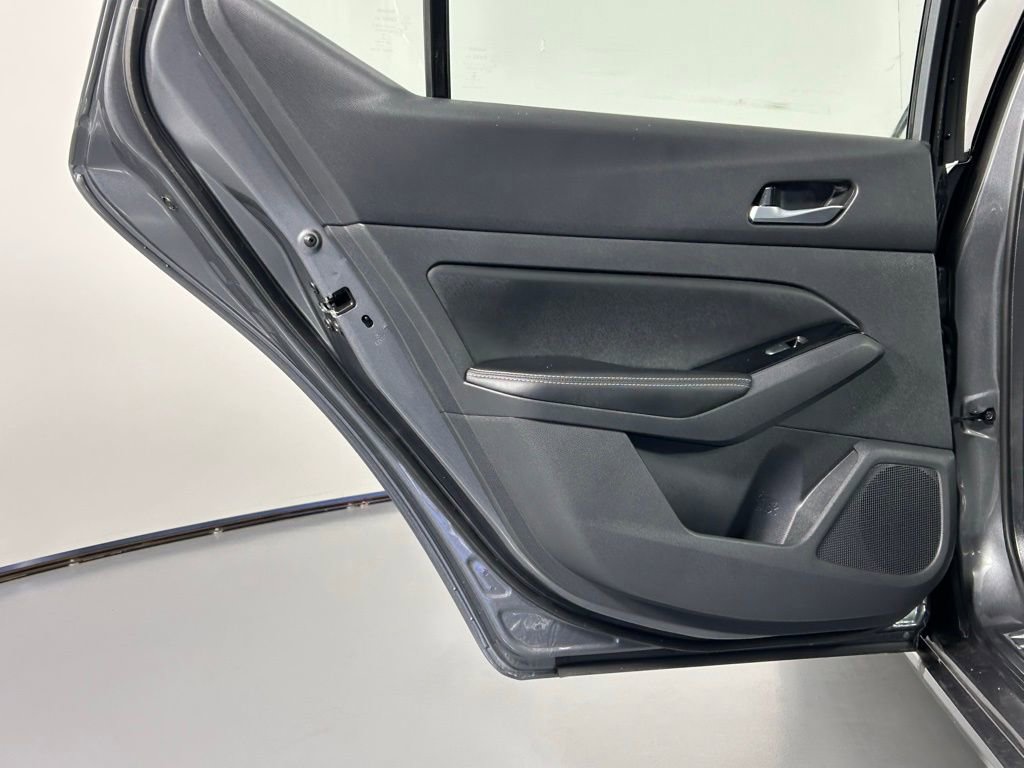 Used 2025 Nissan Altima 2.5 SL FWD image 13
