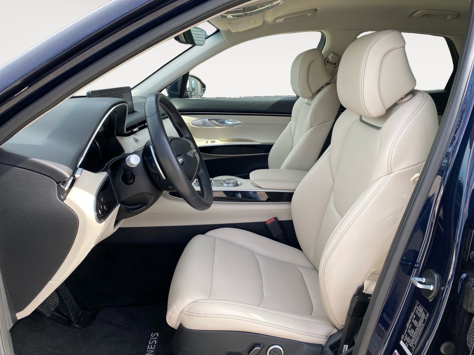 Used 2024 Genesis GV70 2.5T image 9