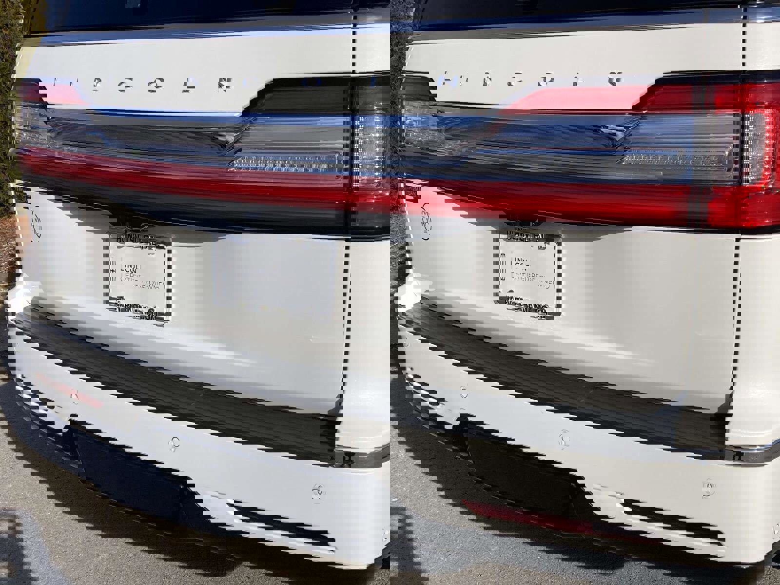 Used 2021 Lincoln Navigator Reserve AWD/4WD image 4