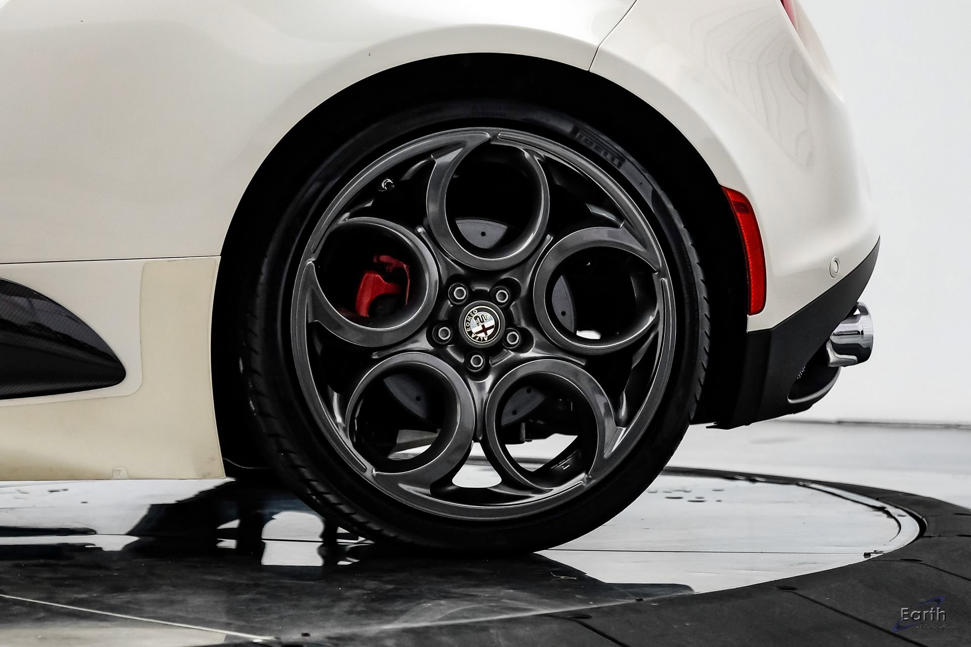 Used 2015 Alfa Romeo 4C Coupe w/ Leather Interior Group RWD image 77