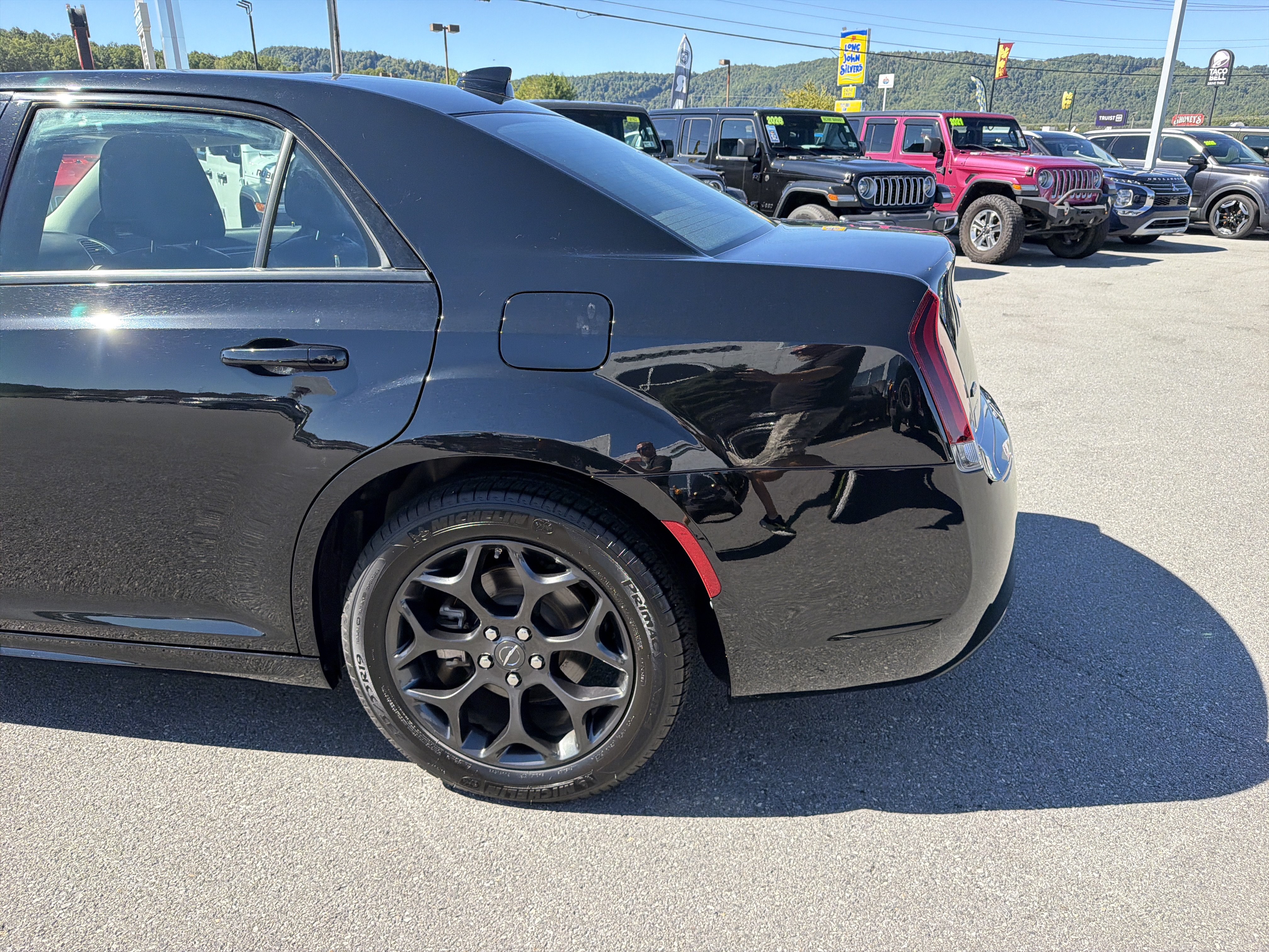 Used 2023 Chrysler 300 Touring L w/ Popular Equipment Group AWD/4WD image 10