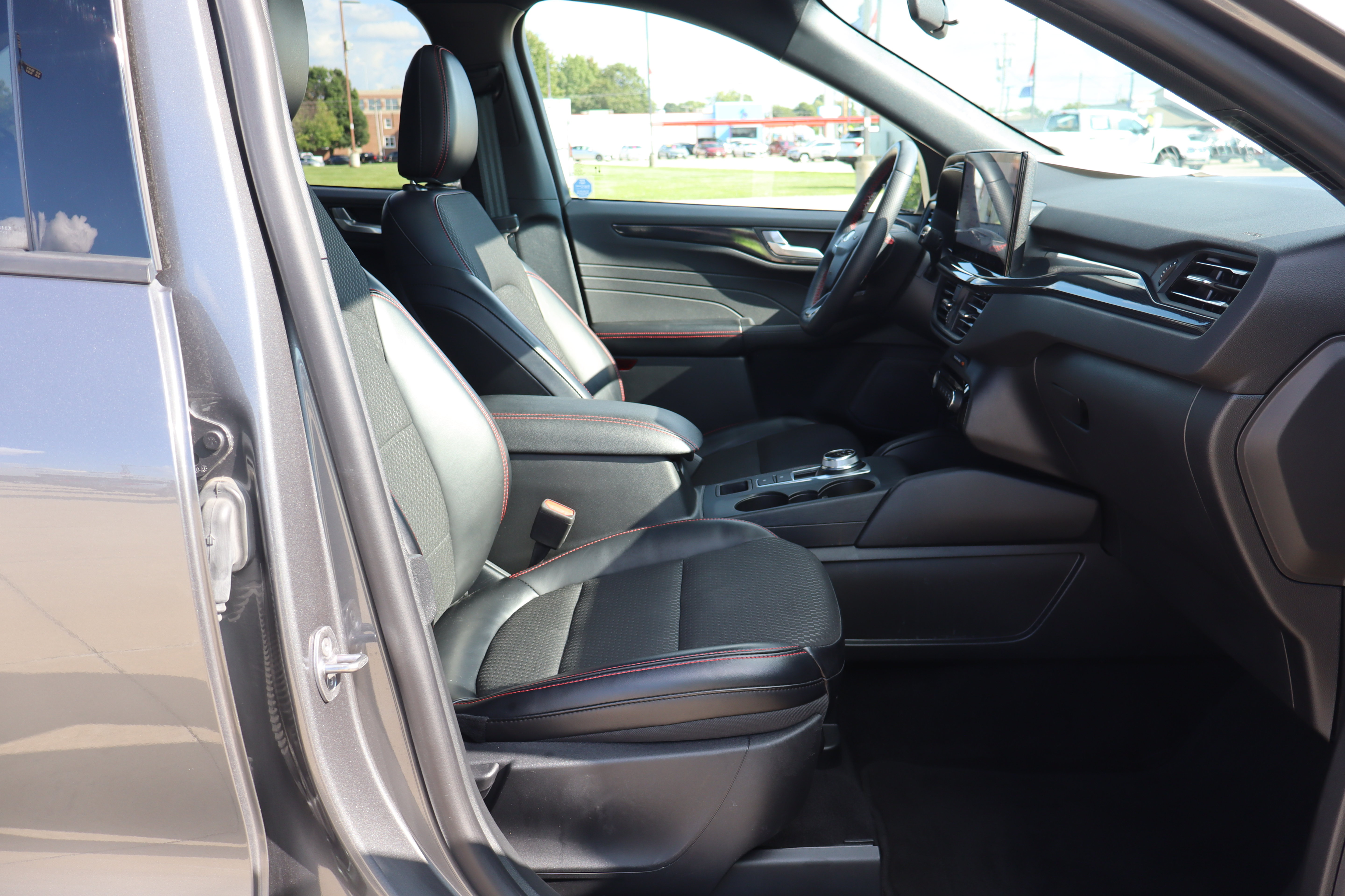 Used 2024 Ford Escape ST-Line w/ Tech Pack #1 AWD/4WD image 12