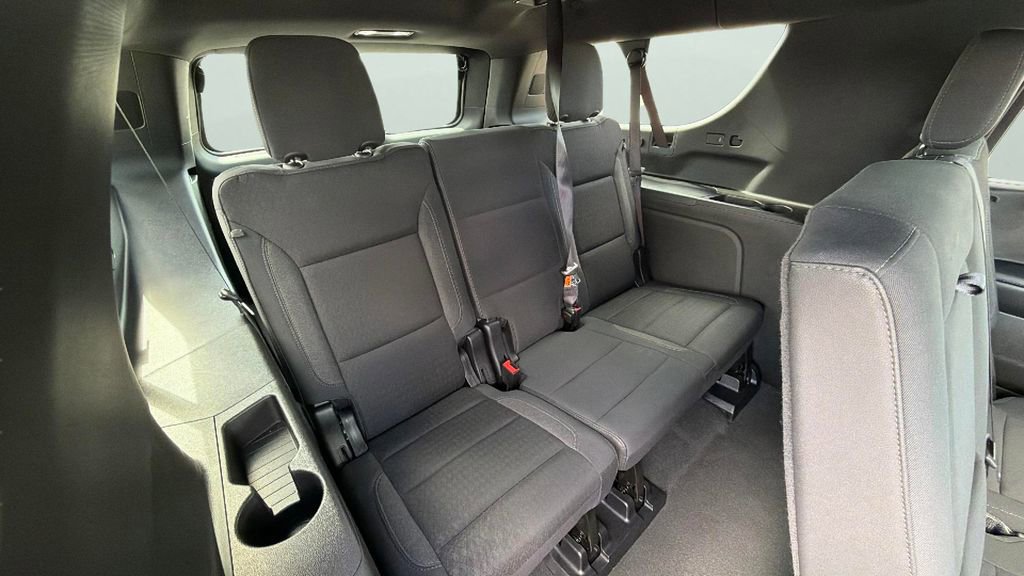 Used 2025 Chevrolet Suburban LS RWD image 31
