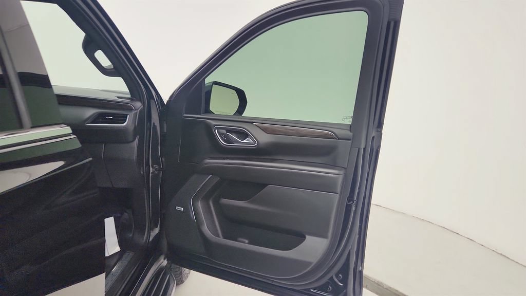 Used 2021 Chevrolet Tahoe LT w/ LT Signature Package RWD image 19