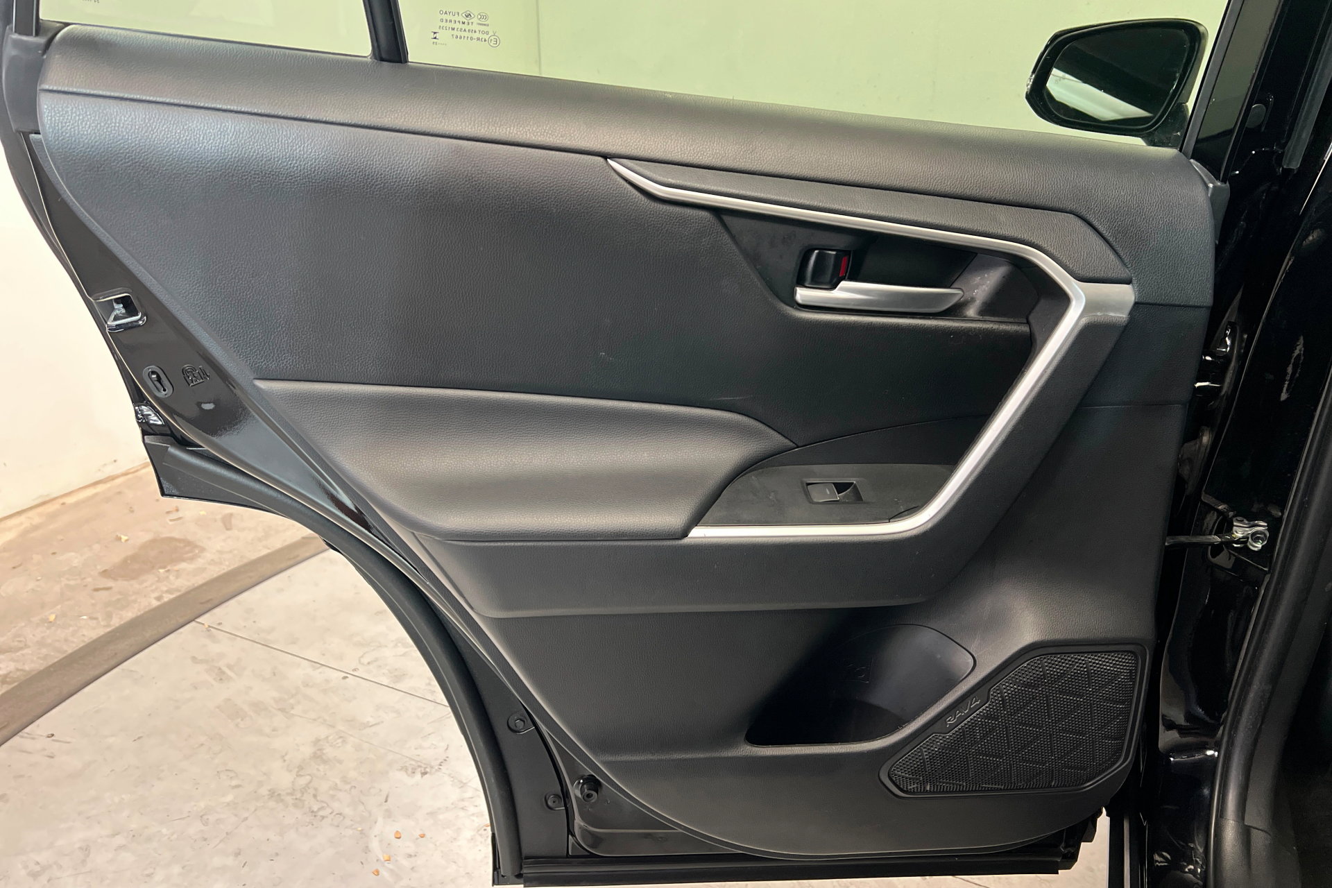 Used 2025 Toyota RAV4 XLE AWD/4WD image 19