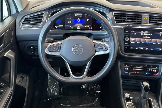 Used 2024 Volkswagen Tiguan SE AWD/4WD image 16