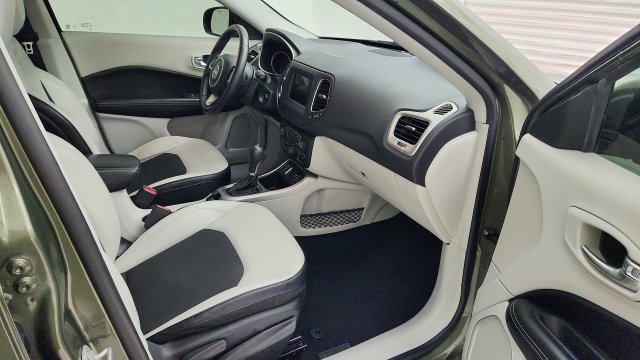 Used 2019 Jeep Compass Latitude FWD image 30